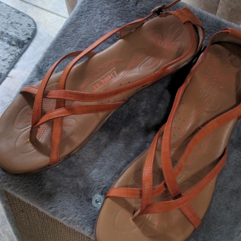 Born sandals